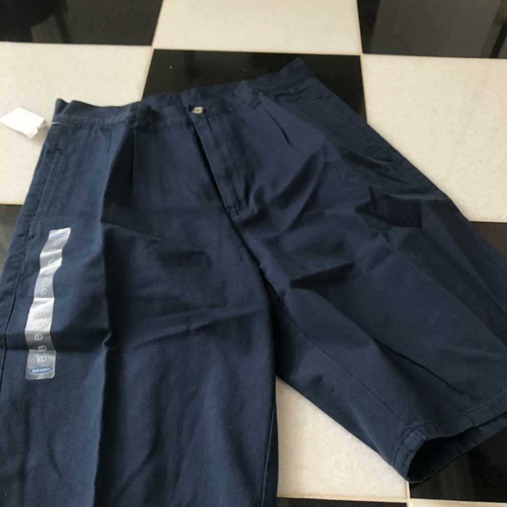 OLD NAVY BOYS SHORTS - NWT